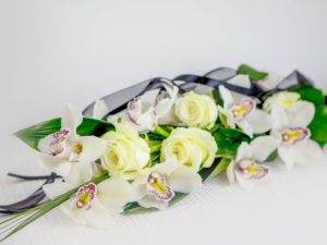 Kasileinakimp-orhidee-roosidega