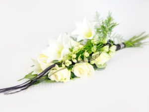 Kasileinakimp-valgete-erinevate-lilledega
