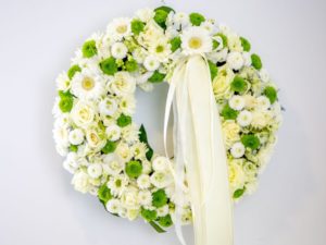 Lillepärg suur valgete ja roheliste lilledega