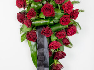 Leinakimp punaste roosidega - Leinalilled.ee